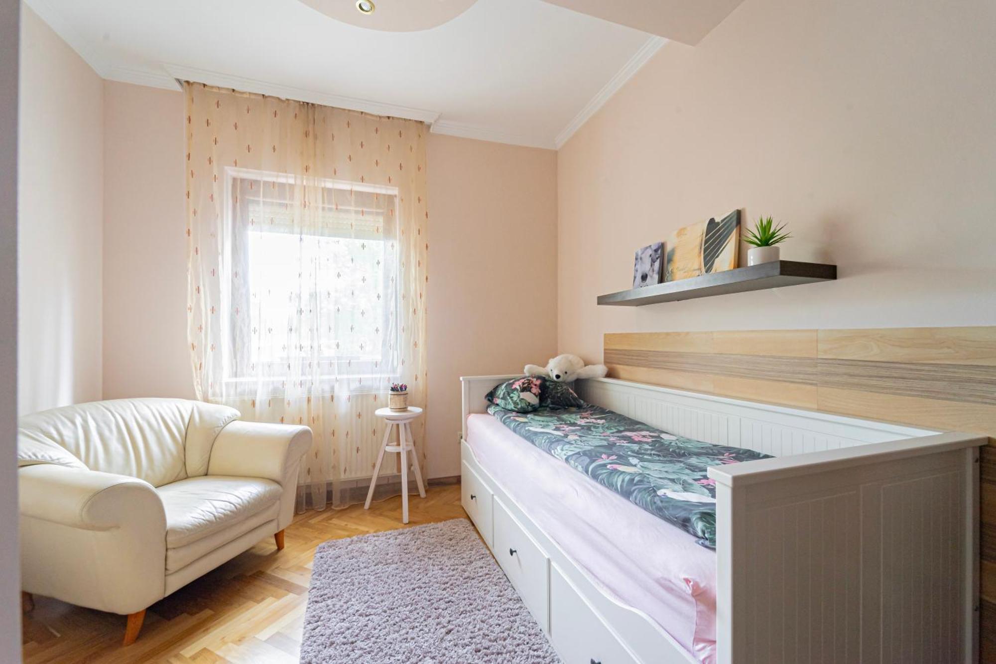 B48 Bigflat - Kenyelem 130 M2 En Villa Törökbálint Exterior foto