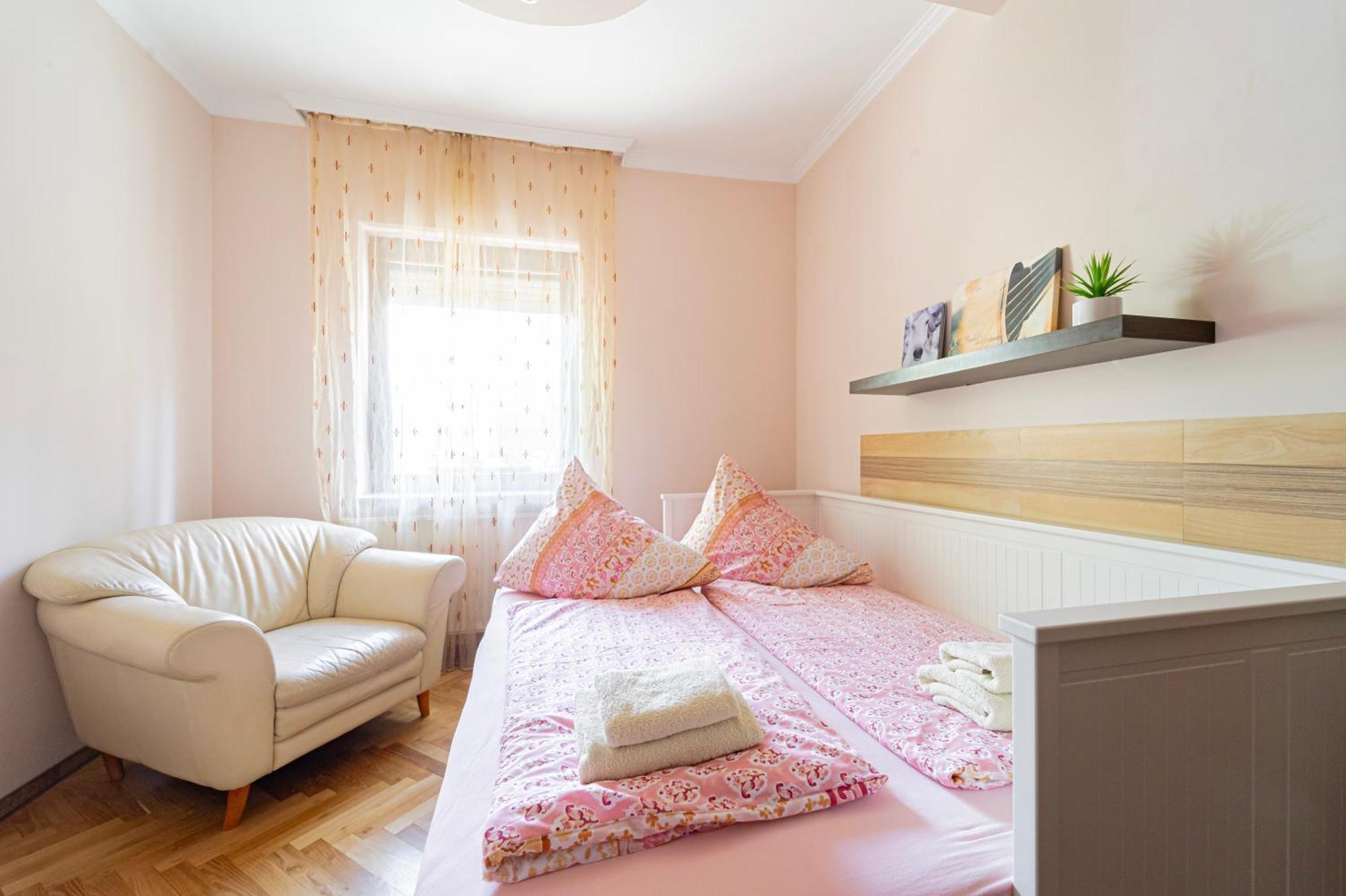 B48 Bigflat - Kenyelem 130 M2 En Villa Törökbálint Exterior foto